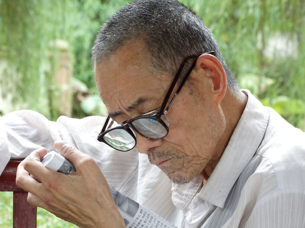 淘汰老花鏡，換戴多焦鏡，近視老花只需一副